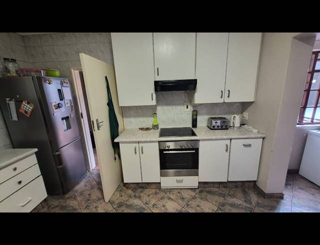 3 BEDROOM APARTMENT FOR SALE IN ASTON MANOR